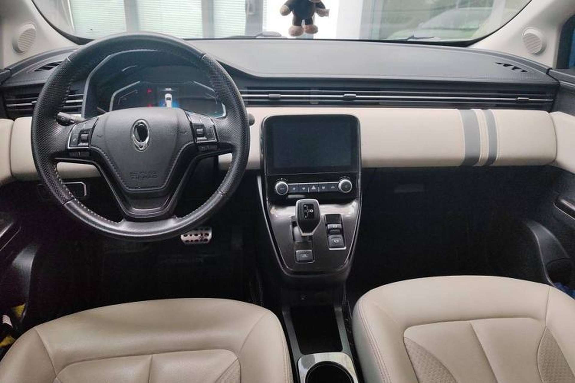 Used ORA iQ 2018 High-Range Version Smart Connectivity Model Center Console