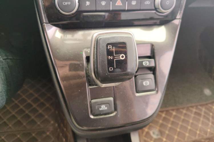 Used ORA iQ 2018 Smart Connectivity Model Gear Lever