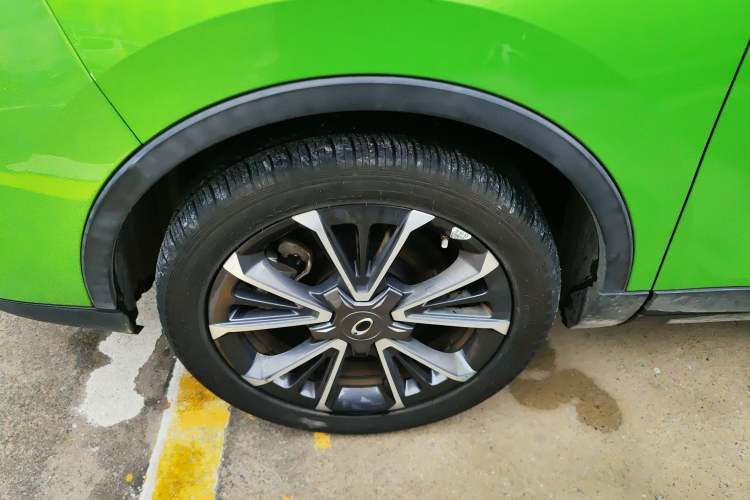 Used ORA iQ 2018 High-Range Model Ambitious Version Left Front Wheel Hub