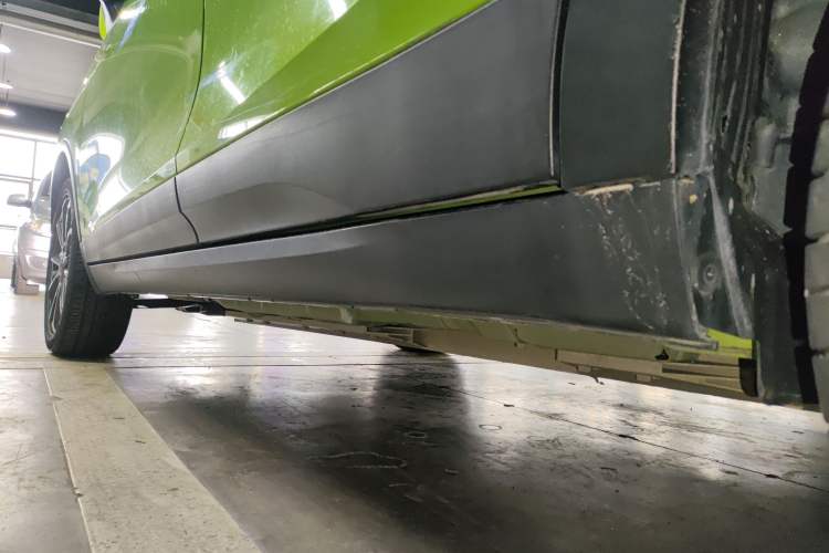 Used ORA iQ 2018 Ambitious Version Left Side Sill