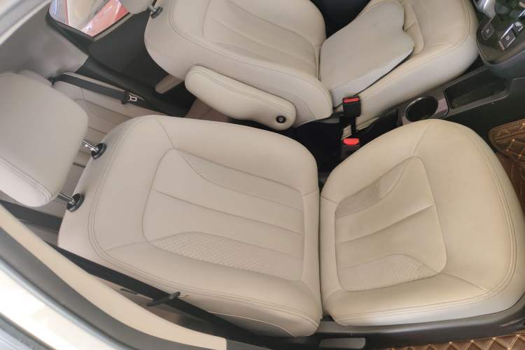 Used ORA iQ 2018 Smart Connectivity Model Right Front Seat