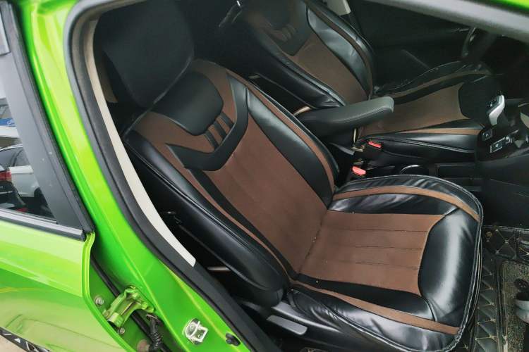 Used ORA iQ 2018 High-Range Model Ambitious Version Right Front Seat