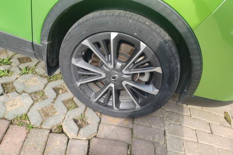 Used ORA iQ 2018 High-Range Model Ambitious Version Right Front Wheel Hub