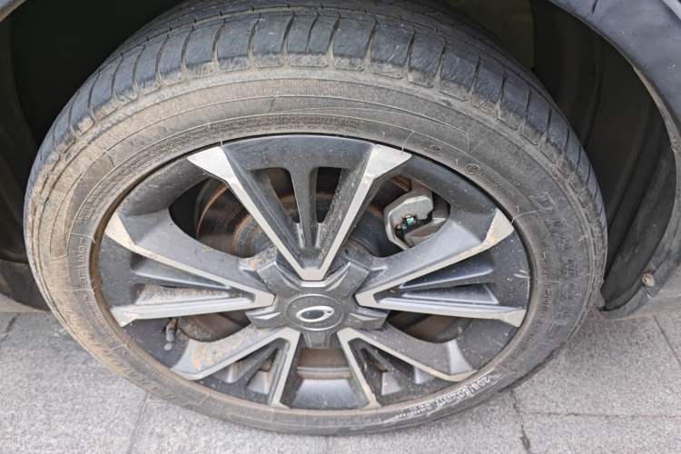 Used ORA iQ 2018 High-Range Model Ambitious Version Right Front Wheel Hub