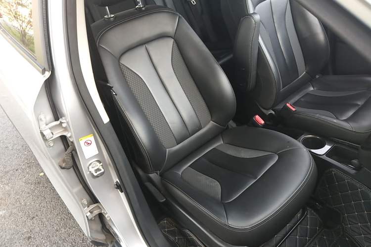 Used ORA iQ 2018 High-Range Version Smart Connectivity Model Right Front Seat