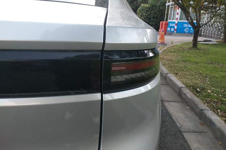 Used ORA iQ 2018 High-Range Version Smart Connectivity Model Right Rear Taillight