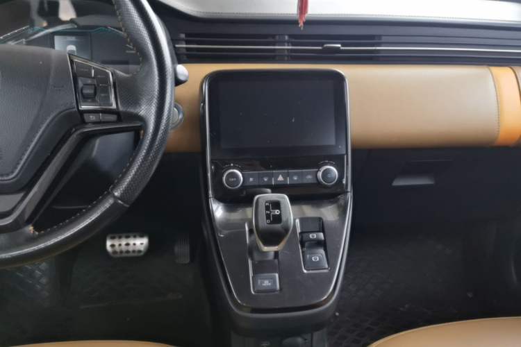 Used ORA iQ 2018 High-Range Version Smart Connectivity Model Audio And AC Panel