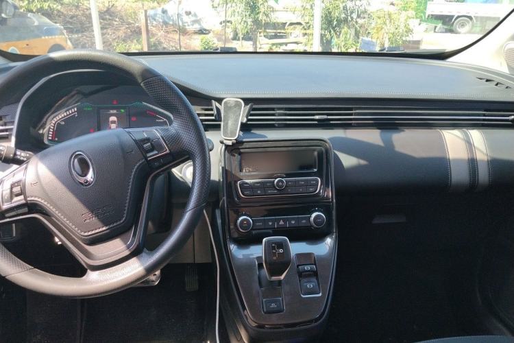 Used ORA iQ 2018 High-Range Model Ambitious Version Center Console