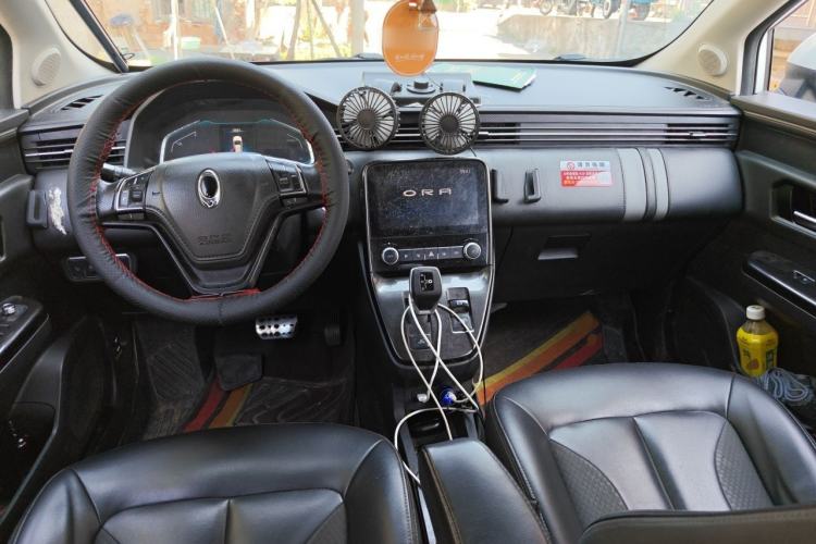 Used ORA iQ 2018 Smart Connectivity Model Center Console