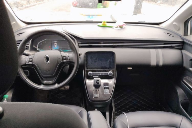 Used ORA iQ 2018 Smart Connectivity Model Center Console