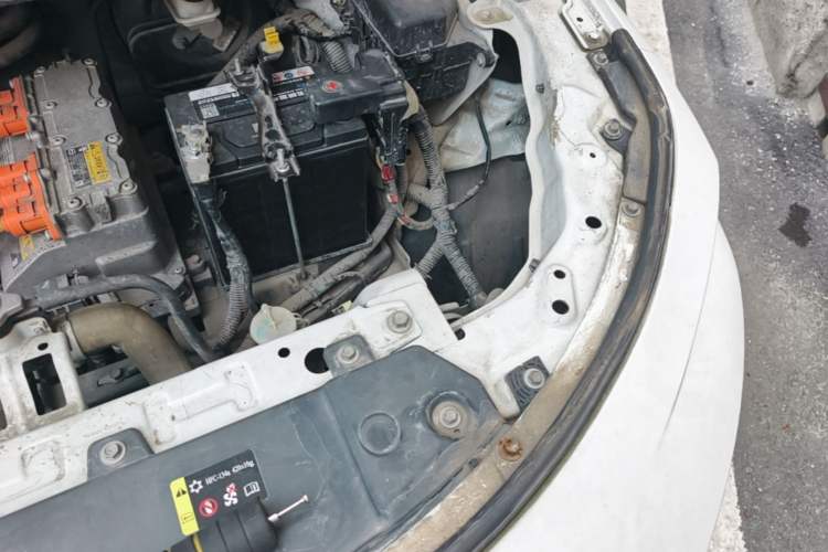 Used ORA iQ 2018 High-Range Version Smart Connectivity Model Engine Bay Left