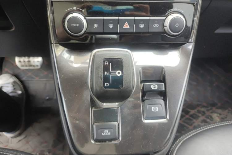 Used ORA iQ  Gear Lever