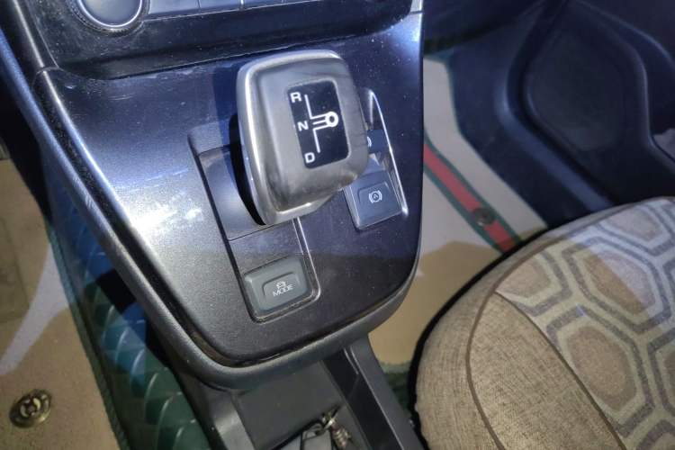 Used ORA iQ 2018 Smart Connectivity Model Gear Lever