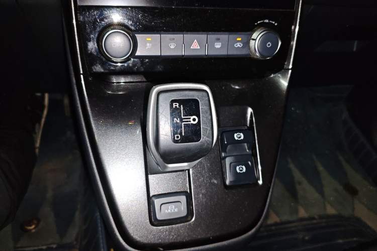 Used ORA iQ 2018 Smart Connectivity Model Gear Lever