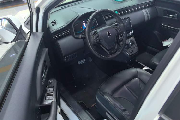 Used ORA iQ 2018 Smart Connectivity Model Interior 2