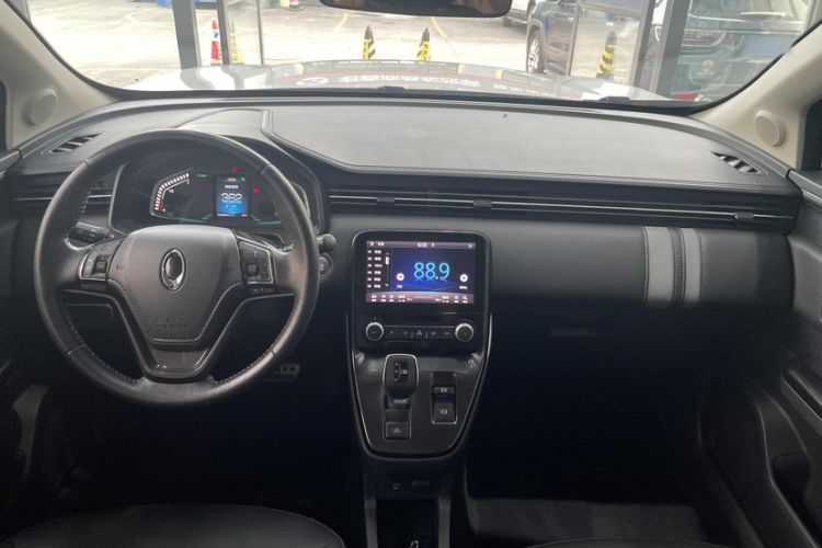 Used ORA iQ 2018 Smart Connectivity Model Interior 4