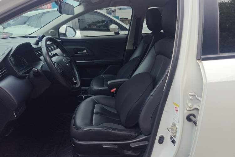Used ORA iQ 2018 High-Range Model Smart Enjoyment Version Left Front Seat