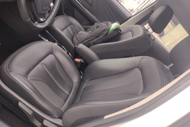 Used ORA iQ 2018 High-Range Version Smart Connectivity Model Left Front Seat