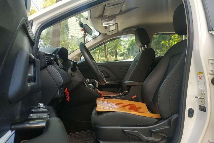 Used ORA iQ 2018 High-Range Version Smart Connectivity Model Left Front Seat