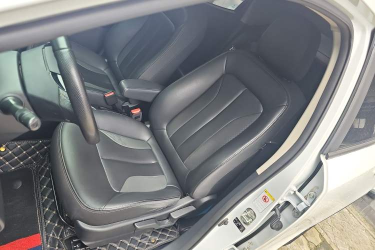 Used ORA iQ 2018 High-Range Version Smart Connectivity Model Left Front Seat