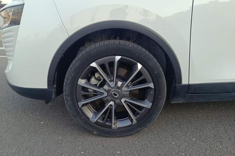 Used ORA iQ 2018 High-Range Version Smart Connectivity Model Left Front Wheel Hub