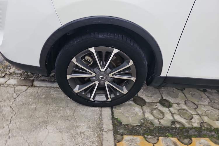 Used ORA iQ 2018 High-Range Version Smart Connectivity Model Left Front Wheel Hub