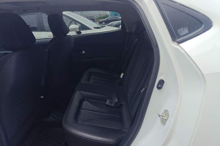 Used ORA iQ 2018 High-Range Model Smart Enjoyment Version Left Rear Seat