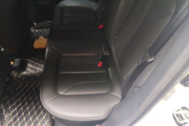 Used ORA iQ 2018 High-Range Version Smart Connectivity Model Left Rear Seat
