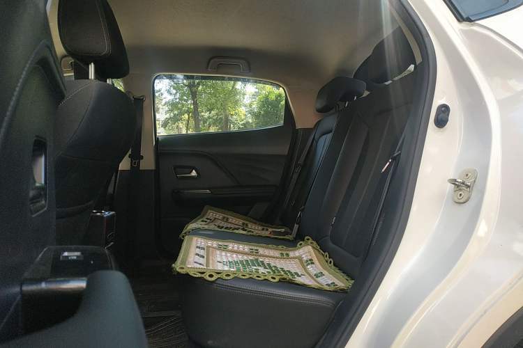 Used ORA iQ 2018 High-Range Version Smart Connectivity Model Left Rear Seat