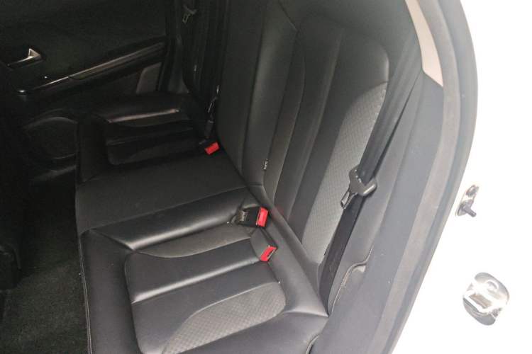 Used ORA iQ 2018 High-Range Version Smart Connectivity Model Left Rear Seat