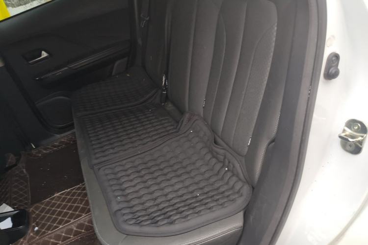 Used ORA iQ 2018 Smart Connectivity Model Left Rear Seat