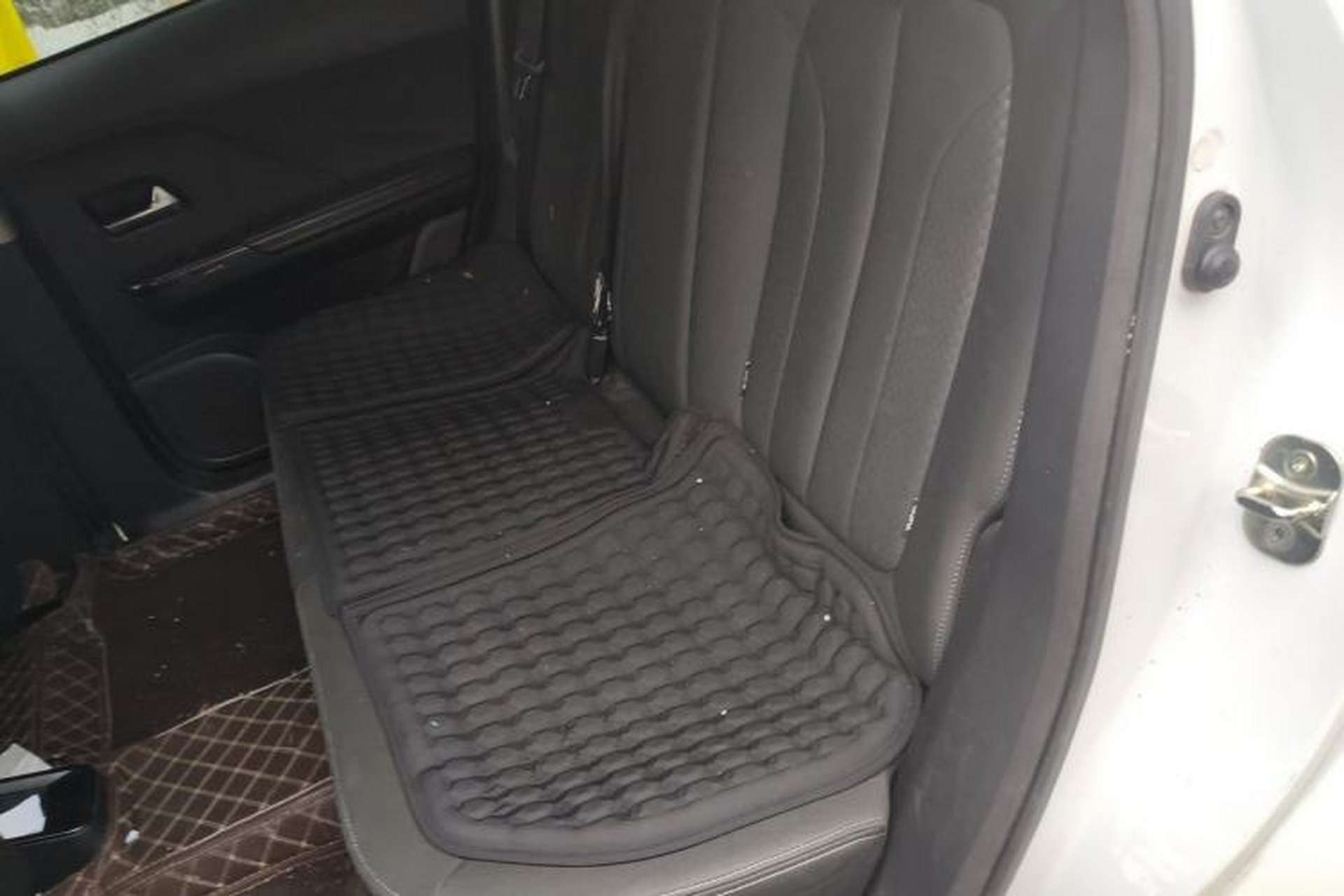 Used ORA iQ 2018 Smart Connectivity Model Left Rear Seat