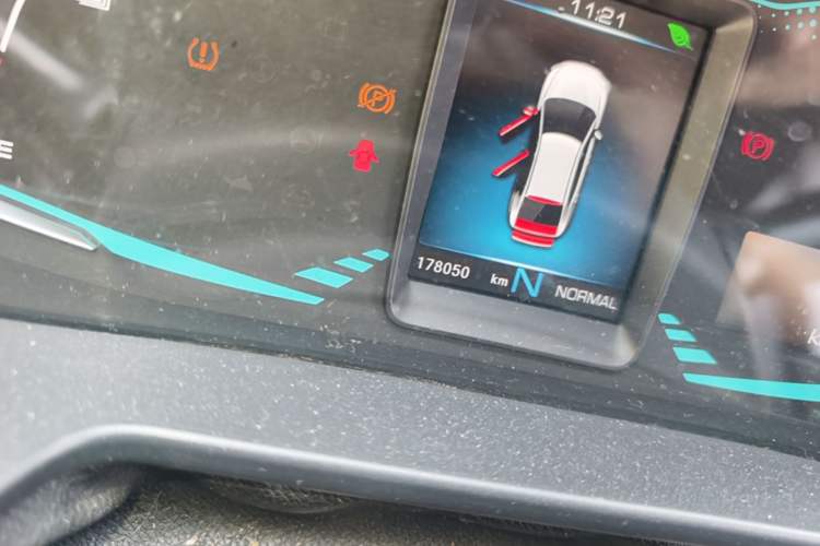 Used ORA iQ 2018 High-Range Version Smart Connectivity Model Odometer Close Up