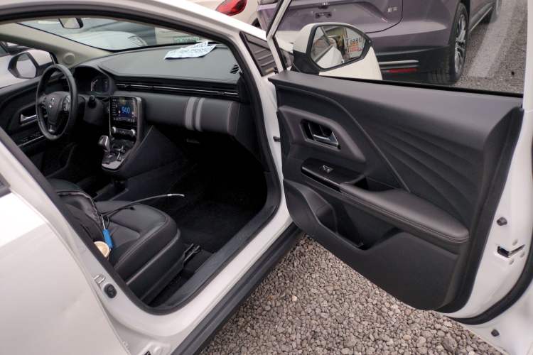 Used ORA iQ 2018 High-Range Version Smart Connectivity Model Right Front Door Interior