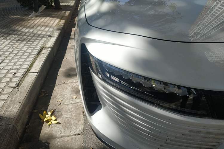 Used ORA iQ 2018 High-Range Version Smart Connectivity Model Right Front Headlight