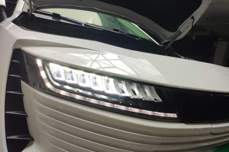 Used ORA iQ 2018 High-Range Version Smart Connectivity Model Right Front Headlight