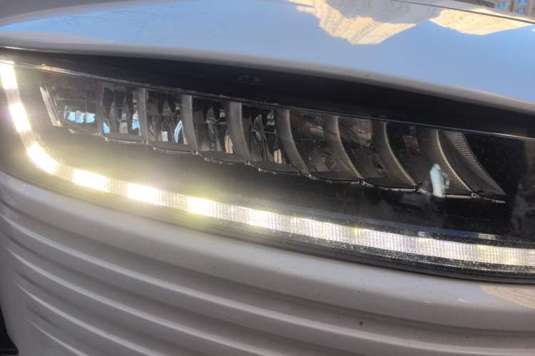 Used ORA iQ 2018 Ambitious Version Right Front Headlight
