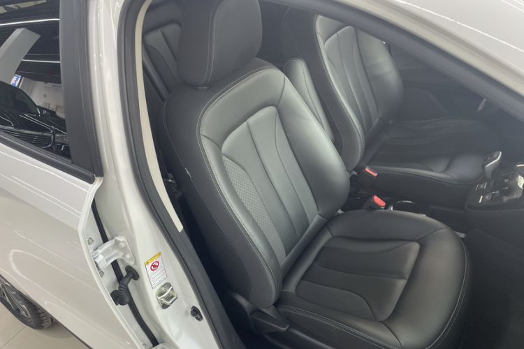 Used ORA iQ 2018 Smart Connectivity Model Right Front Seat