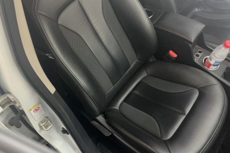 Used ORA iQ 2018 High-Range Version Smart Connectivity Model Right Front Seat