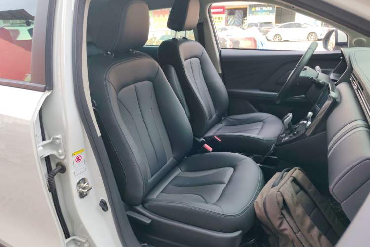 Used ORA iQ 2018 Smart Connectivity Model Right Front Seat
