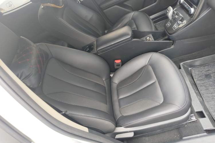 Used ORA iQ 2018 High-Range Version Smart Connectivity Model Right Front Seat