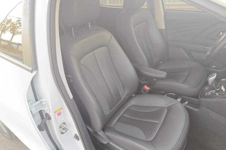 Used ORA iQ 2018 High-Range Version Smart Connectivity Model Right Front Seat