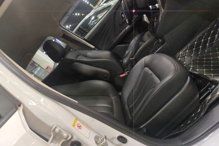 Used ORA iQ 2018 High-Range Version Smart Connectivity Model Right Front Seat