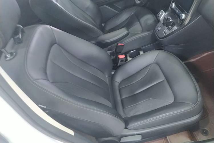 Used ORA iQ 2018 High-Range Version Smart Connectivity Model Right Front Seat