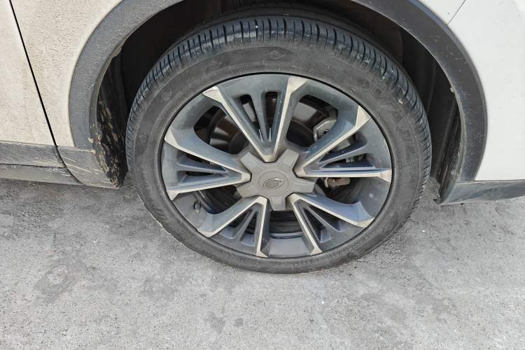 Used ORA iQ 2018 High-Range Version Smart Connectivity Model Right Front Wheel Hub