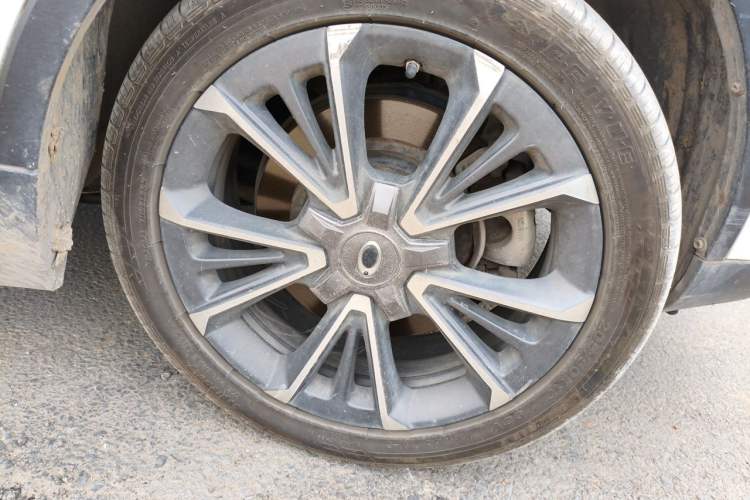 Used ORA iQ 2018 High-Range Version Smart Connectivity Model Right Front Wheel Hub