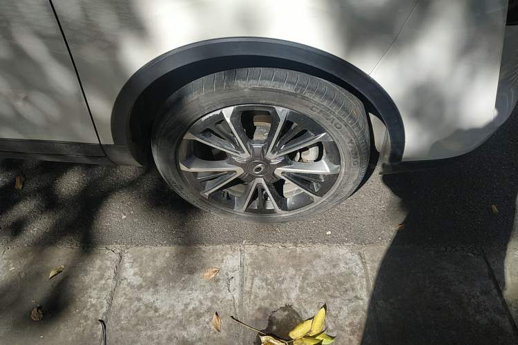 Used ORA iQ 2018 High-Range Version Smart Connectivity Model Right Front Wheel Hub