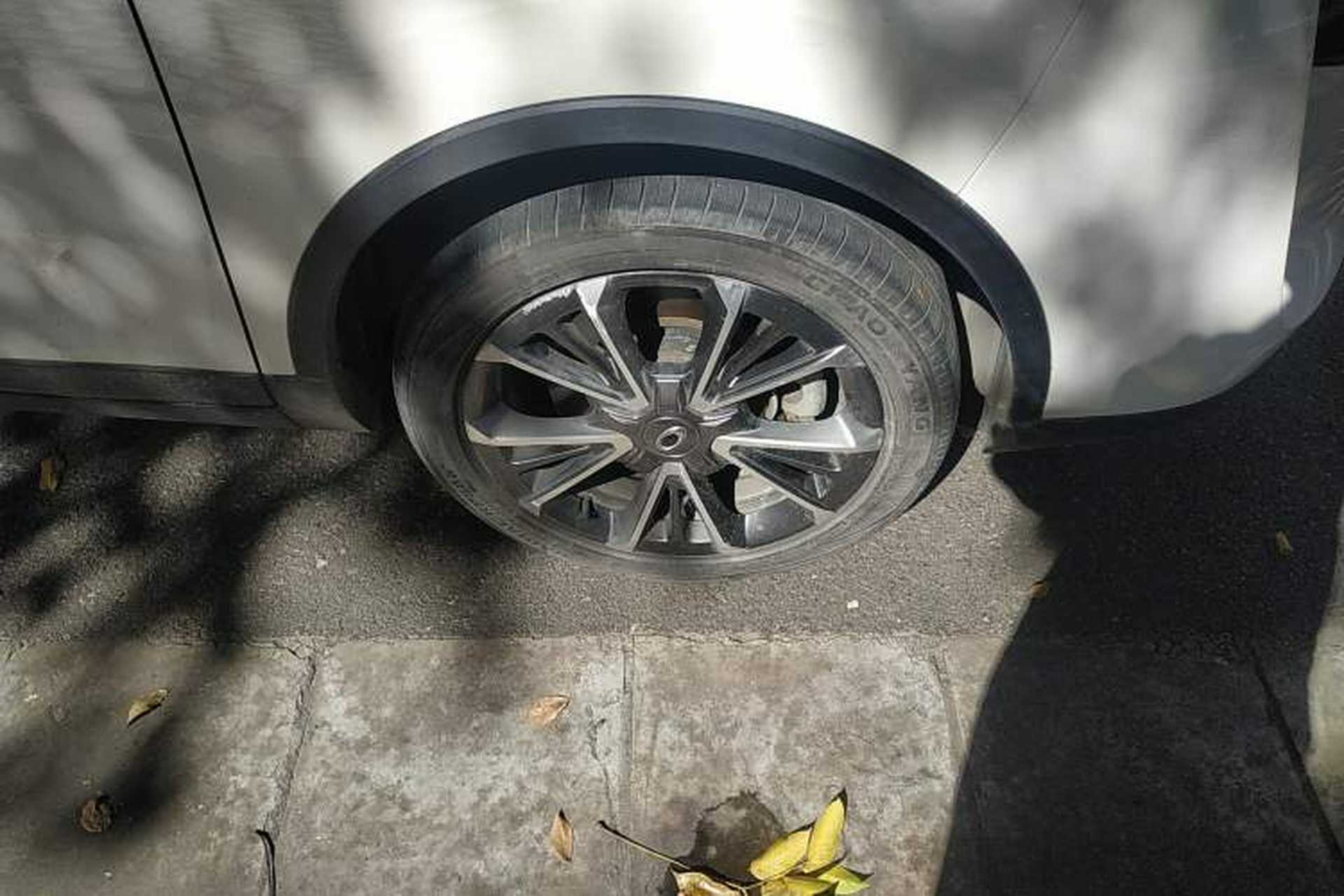 Used ORA iQ 2018 High-Range Version Smart Connectivity Model Right Front Wheel Hub