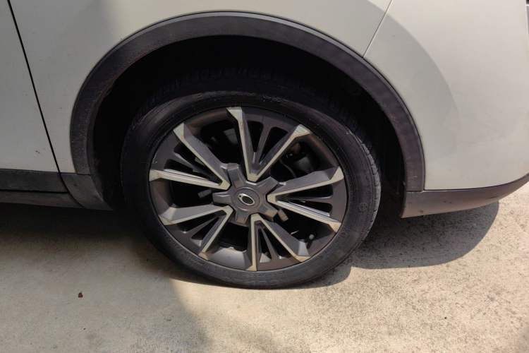 Used ORA iQ 2018 High-Range Version Smart Connectivity Model Right Front Wheel Hub
