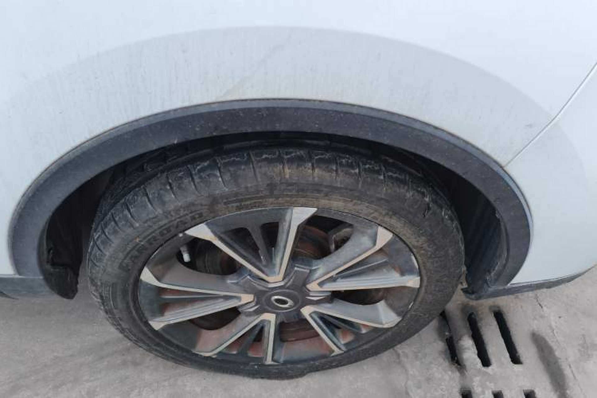 Used ORA iQ 2018 High-Range Model Ambitious Version Right Front Wheel Hub